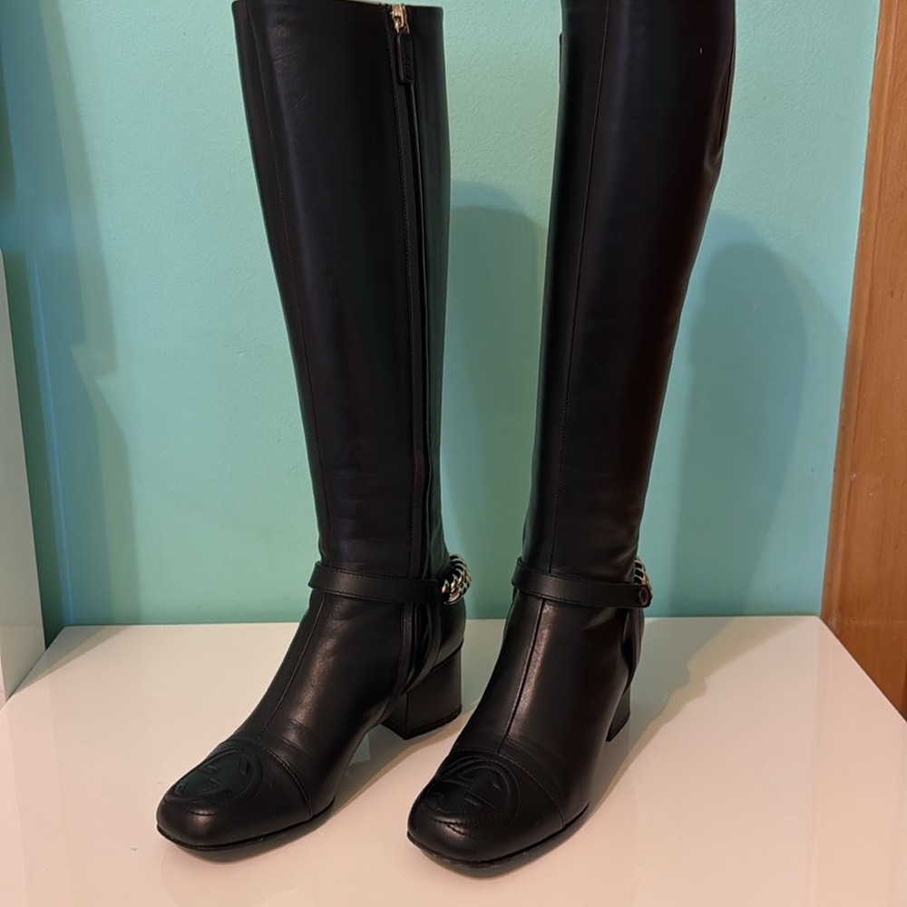 Gucci leather riding boots
Excellent condition
Size 36 - Picture 4 of 13